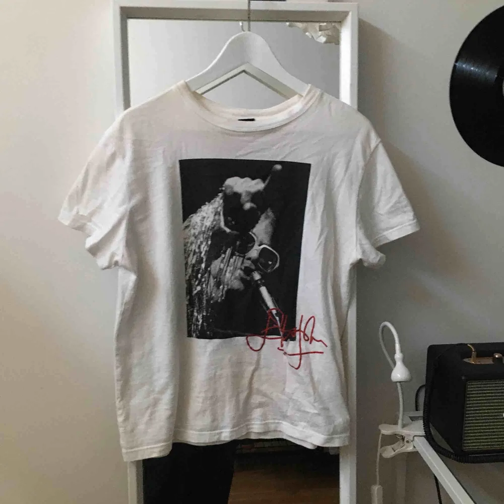 Elton John t-shirt fårn Bershka, storlek S. T-shirts.