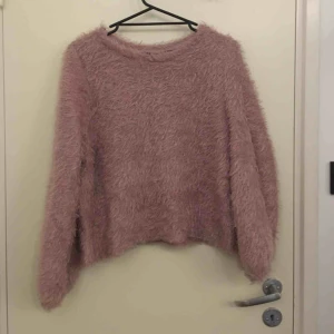  - Världens mysigaste tröja! Storlek M men passar även XS/S om man vill ha den lite oversize. 