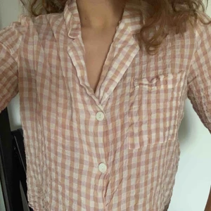  - Så söt topp från mango! Perfekt inför våren. 