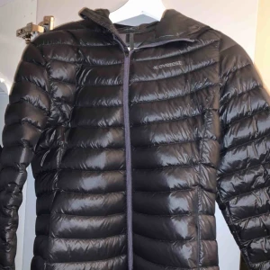  - Dunjacka från everest. Perfekt skick, har knappt använt den