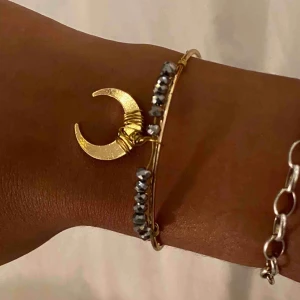  - Fint armband (guldfärg)🦋