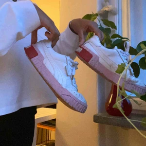  - Puma cali! Väl använda (därav priset) men funkar fortfarande!!💞💞