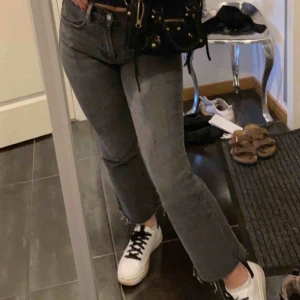  - Grå jeans från zara, nyköpta 