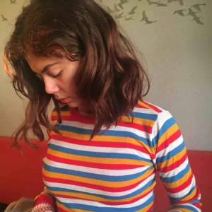  - Monki stickad tunn långarmad randig tröja  Köparen står för frakt (44kr) 