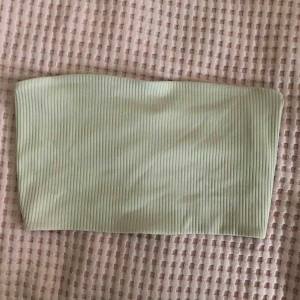  - En typ topp i beige från gina