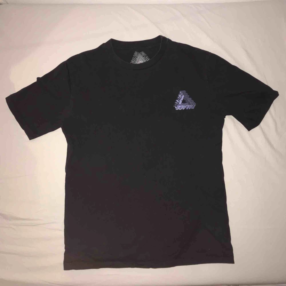 Palace T-shirt in good condition. Bought in Palace London store.. T-shirts.