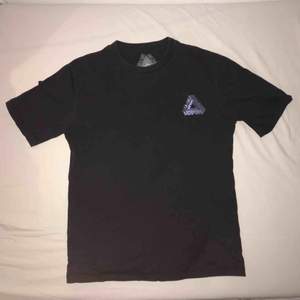Palace T-shirt in good condition. Bought in Palace London store.