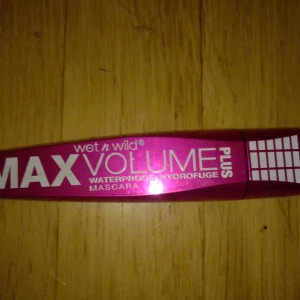 Oanvänd mascara - Säljer en vattenfast mascara. Med extra volym.   40kr + frakt