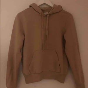  - Hoodie från hm. Aldrig använd utan endast provad