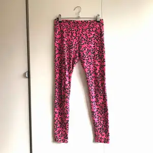 Ett par mjuka och väldigt sköna tights från Victorias Secret PINK.   Köparen står för portokostnad.