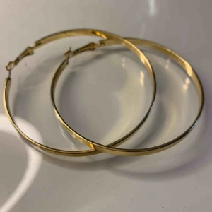  - Säljer dessa guldörhängena✨Super fina!