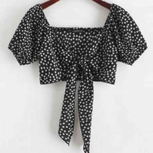  - Otroligt fin tröja från zaful som köptes här på plick förra sommaren, men som tyvärr aldrig har blivit använd. 🤩💓