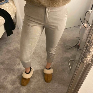  - Kostymbyxa från H&M, aldrig använda där av säljer jag dom. 90+frakt 