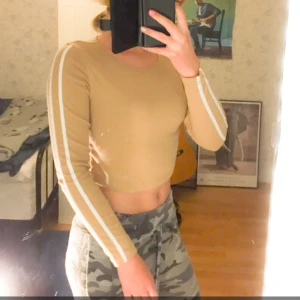  - Kendall Jenner for bikbok tröja. Säljs inte mer. Knappt använd!