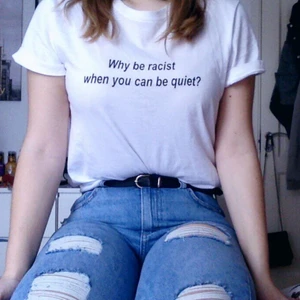  - Köp en tröja från Speak Up UF och skänk samtidigt 3kr till Amnesty International. En snygg tisha och du samtidigt hjälper människor. Hur bra?! (Finns även i fler färger)