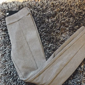  - Snygga byxor ifrån hm!  Aldrig använda endast provade  Köparen står för frakten 