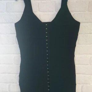  - Snygg klänning från monki.  Strl m. Fraktas eller möts upp. 