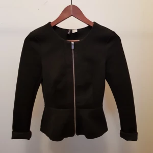 Peplum tröja  - Peplum kofta strl 34, oanvänd 
