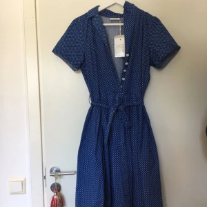  - Oanvänd klänning från Jumper Fabriken 