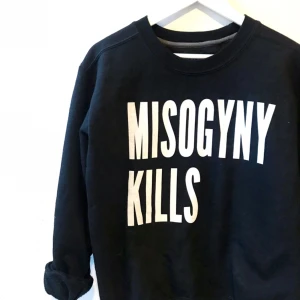  - "Misogyny Kills" sweatshirt i storlek S säljes för 250kr, frakt tillkommer. Betalning sker via swish. 