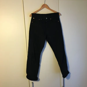  - Original, true vintage Levi 501s from the uk. Made in the UK when the Levi’s factory existed! In perfect condition, almost unworn. Size 31/32. 