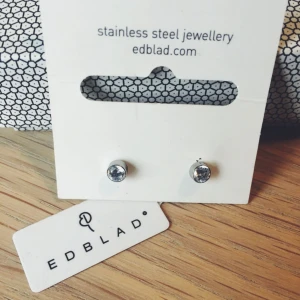  - Helt sprillans nya EDBLAD örhängen! Fina! Plombering kvar.  Kan mötas i Stockholm eller posta! Swish 💥