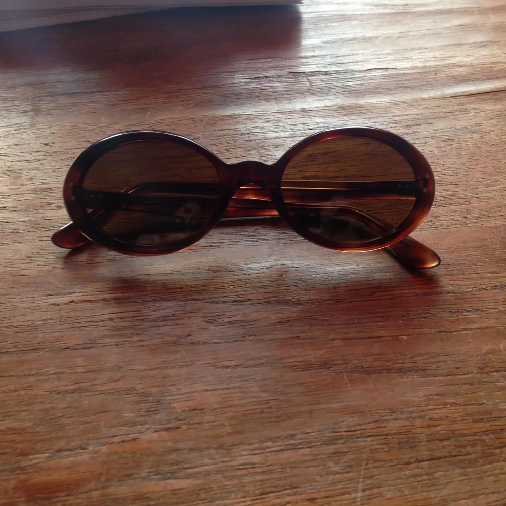 Vintage solglasögon köpta i en antikaffär i Ystad . Accessoarer.