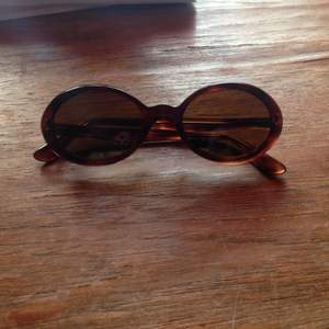 Vintage solglasögon köpta i en antikaffär i Ystad 