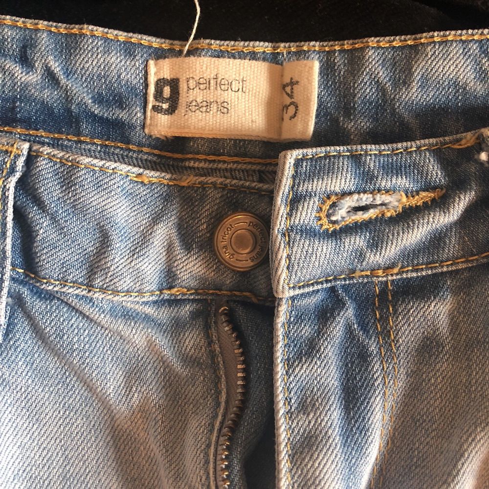 Tre jeansshorts för 100 kr! Alla i 34-36! . Shorts.