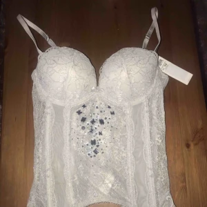  - Korsett från Lindex, En ”diamant” saknas men helt Ny! 