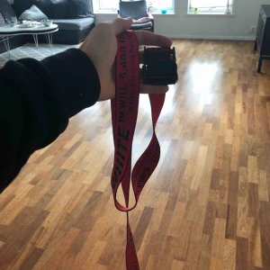  - Off white bälte, ny skick, köpte det i andrahand där av inga kvitton eller dom klassiska OFF WHITE tagsen 