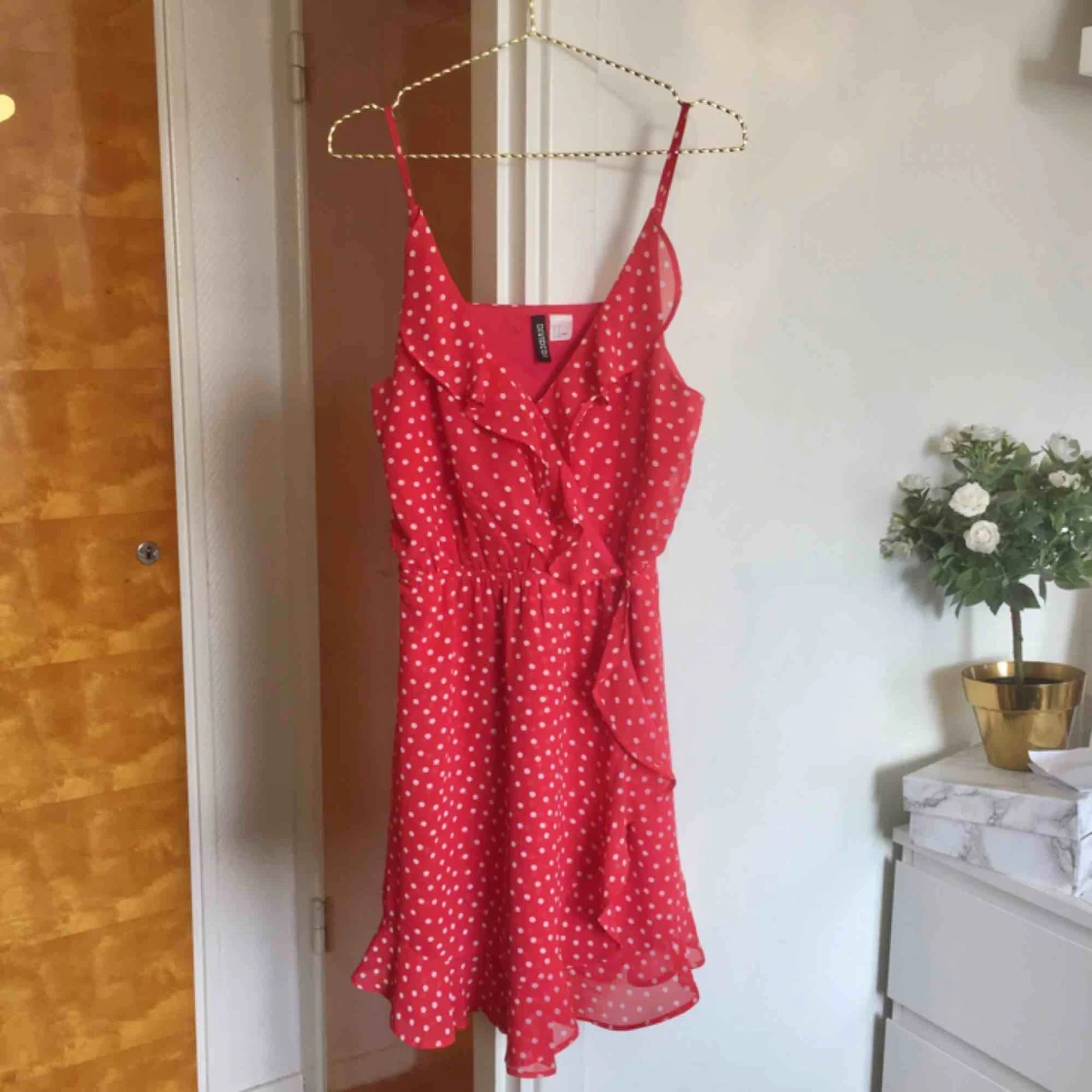 Prickig klänning  - 90