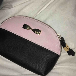  - Victoria Secret nessesär i bra skick. Säljer för 80kr men pris kan diskuteras! 