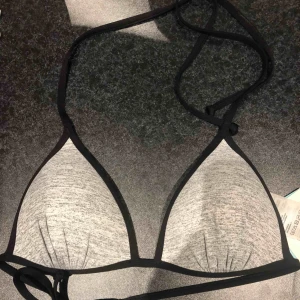  - Helt oanvänd bikini från hm. Säljer pga fel storlek :)) Möts eller skickar om du står för frakten.🌼