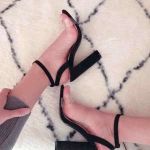  - Skor från Public Desire, använd en gång bara. Väldigt sköna och bekväma stabila skor. 