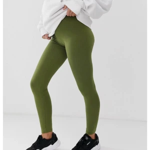  - Säljer dessa helt nya gröna tightsen från asos, endast testade!💚