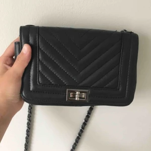  - Snygg väska. Rymlig!