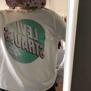  - Asball collage tröja från Levis. Köptes för 600kr och nästan aldrig använd, superbra skick 🤙🏼🤙🏼 Köparen står för eventuell frakt!!