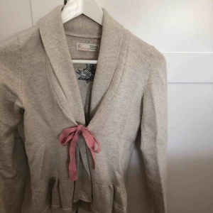  - Jag säljer en Odd Molly kofta i storlek 1 dvs S. Den är i fint skick.