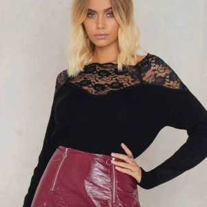  - Tjocktröja med spets upptill från nakd. Aldrig använd🌹