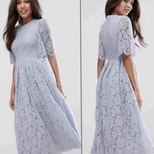  - Helt oanvänd då jag är för kort för klänningen. Är 160 och modellen är ca 175. Hämtas upp i Vårby Gård. Köpte den för över 900kr 