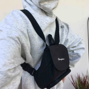  - Snygg mini ryggsäck från champion🐝 man får plats med mer än vad man skulle kunna tro i den!