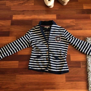  - En snygg kavaj/ tröja