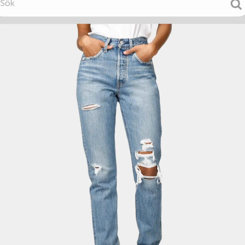 Nya Levis jeans som aldrig är använda då dem är för stora för mig (inte mina bilder). Nypris 1199kr. Säljer dem för 900kr+frakt. Storlek är W28L32. Jeans & Byxor.