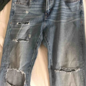  - skitsnygga momjeans, tyvärr för stora för mig. I storlek 26.