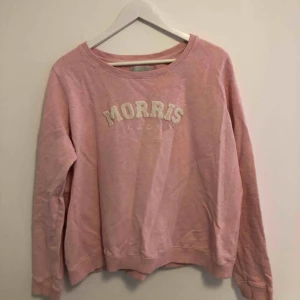  - EJ STRUKEN ! som ni ser. Men så fruktansvärt snygg. Nypris: 1000 kr därav säljer jag den för lite dyrare, dock ett väldigt bra köp att få den för 200 kr☺️ aldrig använd, bra skicka. Mer frågor, eller fler bilder bara att kontakta mig då. 