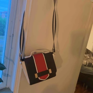  - Aldrig använd väska ! 