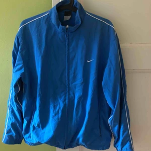  - Retro nike windbreaker, strl S. Möts upp i skanstull / mottagaren står för frakten 
