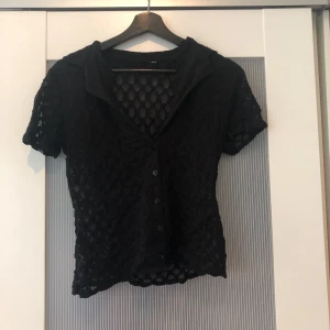 - Jättefin svart spetsblus