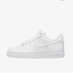  - Säljer mina Nike Air pga hinner inte användas. Helt okej fint skick, men använda. Frakt betalas av köparen🥂